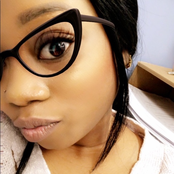 Meet your Posher, Sandra - Picture 1 of 1